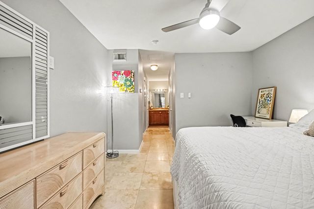 15534 Zabolio Drive 108, Webster, TX 77598