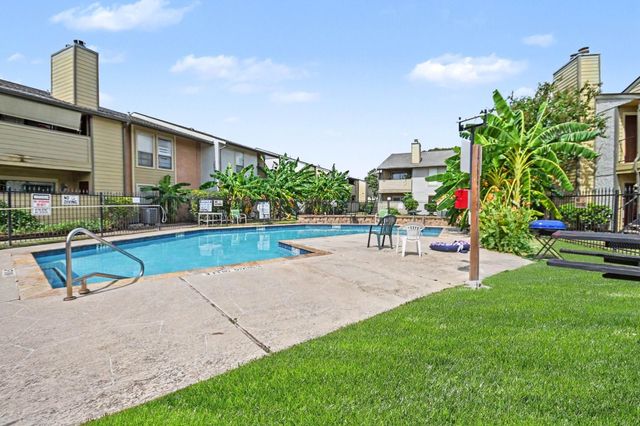 15534 Zabolio Drive 108, Webster, TX 77598