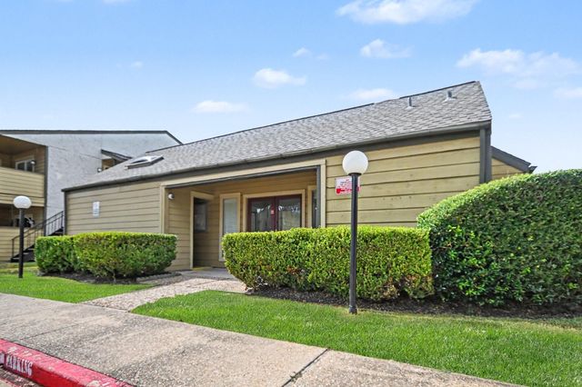 15534 Zabolio Drive 108, Webster, TX 77598