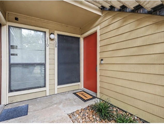15534 Zabolio Drive 108, Webster, TX 77598