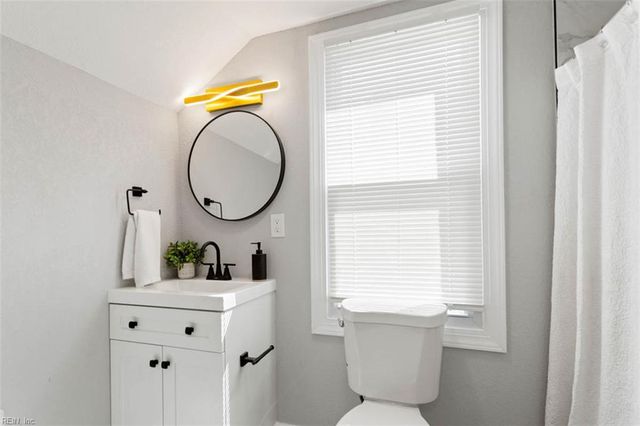 98 Nicholson ST, Portsmouth, VA 23702