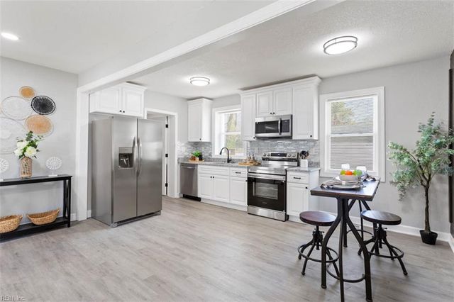 98 Nicholson ST, Portsmouth, VA 23702