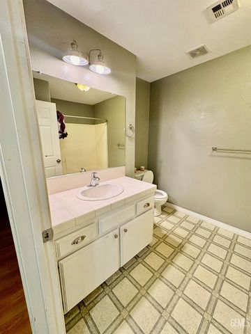 4121 Rio Viejo Drive, Bakersfield, CA 93313