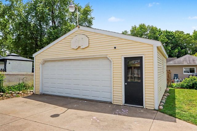 330 N Riverview Drive, Parchment City, MI 49004