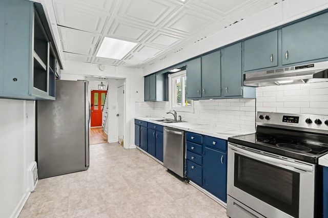 330 N Riverview Drive, Parchment City, MI 49004