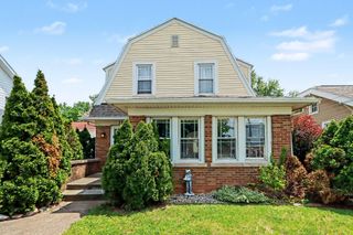 330 N Riverview Drive, Parchment City, MI 49004