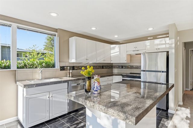 15419 62nd Avenue NE, Kenmore, WA 98028