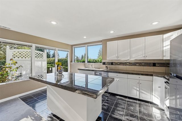 15419 62nd Avenue NE, Kenmore, WA 98028