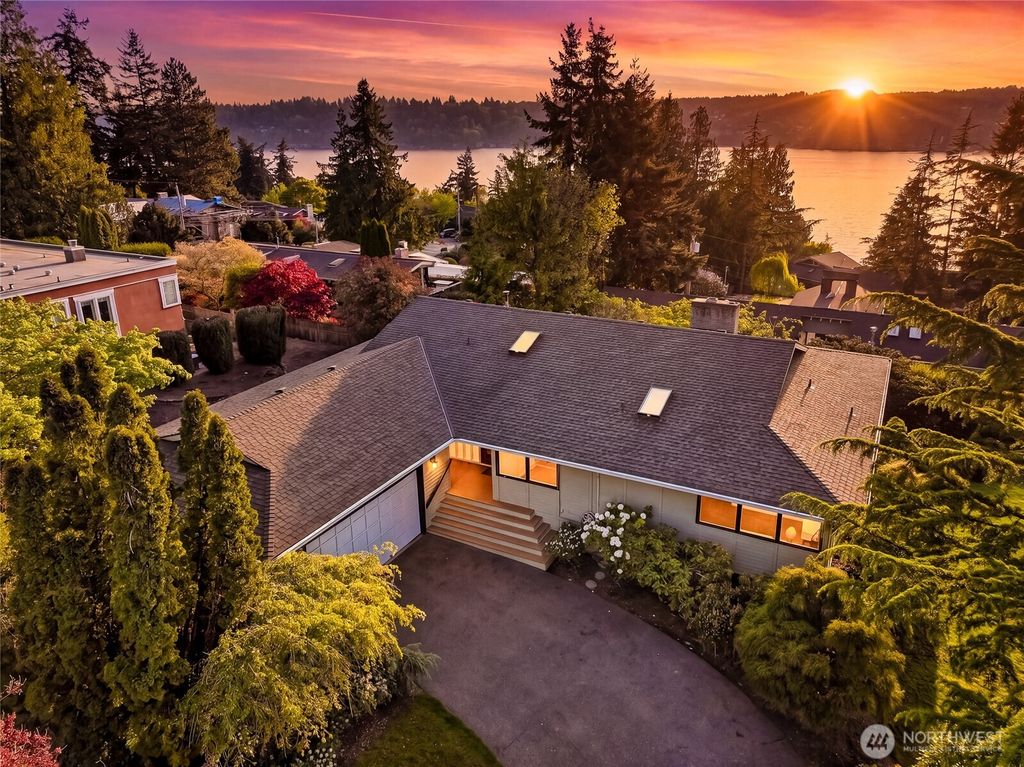 15419 62nd Avenue NE, Kenmore, WA 98028
