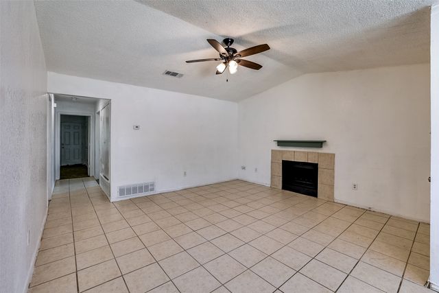 128 Oak Wood Lane, Kennedale, TX 76060