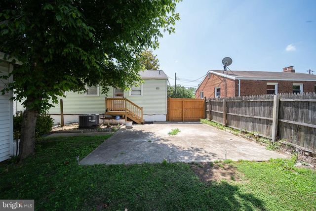 7126 E CEDAR ST, Landover, MD 20785