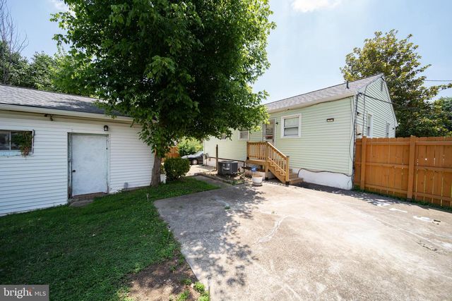 7126 E CEDAR ST, Landover, MD 20785