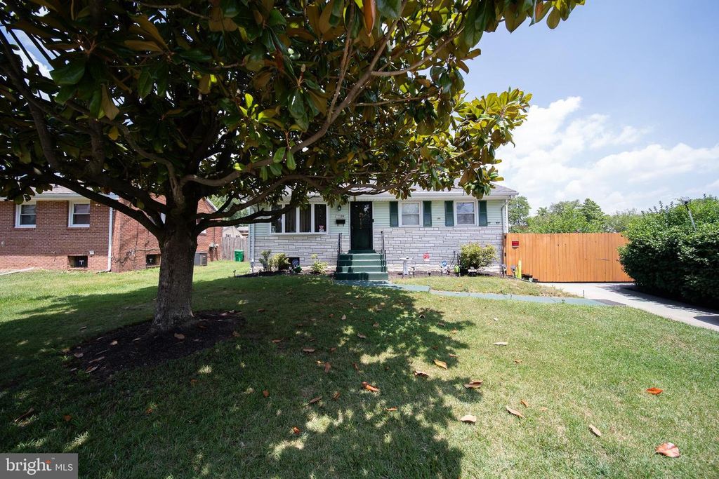 7126 E CEDAR ST, Landover, MD 20785