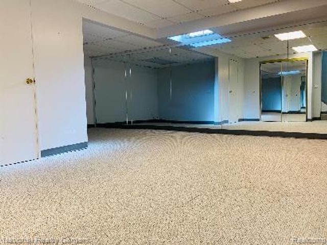 38862 Country Circle, Farmington Hills, MI 48331