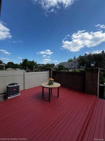 38862 Country Circle, Farmington Hills, MI 48331