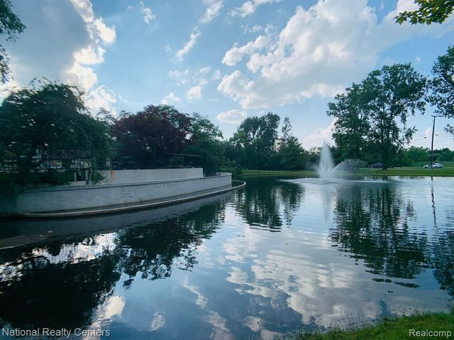 38862 Country Circle, Farmington Hills, MI 48331