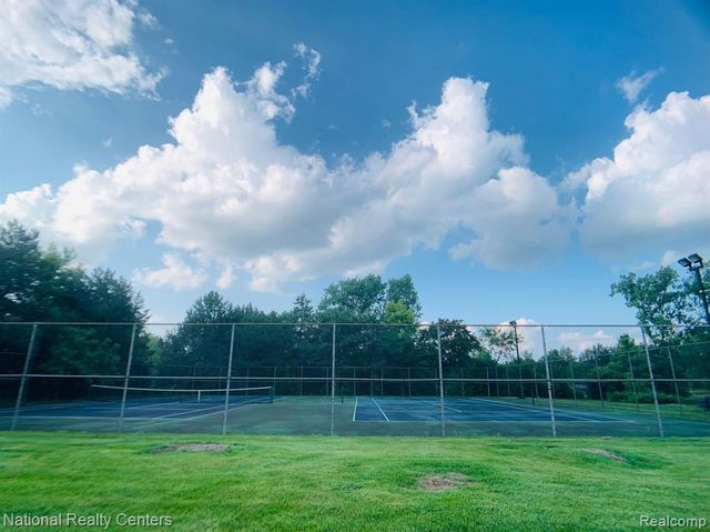 38862 Country Circle, Farmington Hills, MI 48331