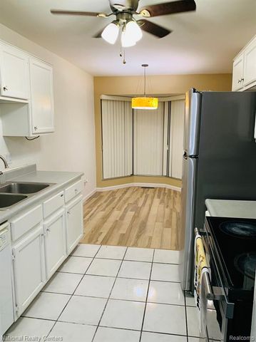 38862 Country Circle, Farmington Hills, MI 48331
