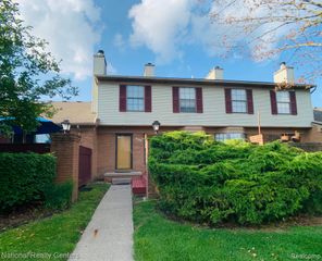38862 Country Circle, Farmington Hills, MI 48331