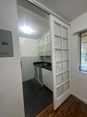 17051 NE 23rd Ave 2E, North Miami Beach, FL 33160