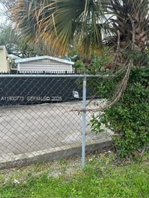 17051 NE 23rd Ave 2E, North Miami Beach, FL 33160