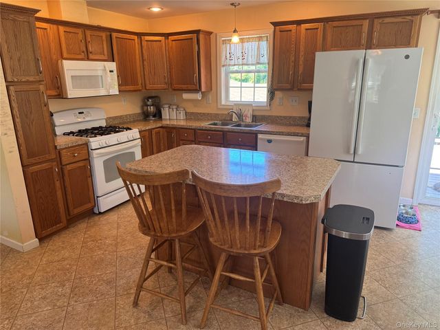 1556 Albany Post Road, Gardiner, NY 12525