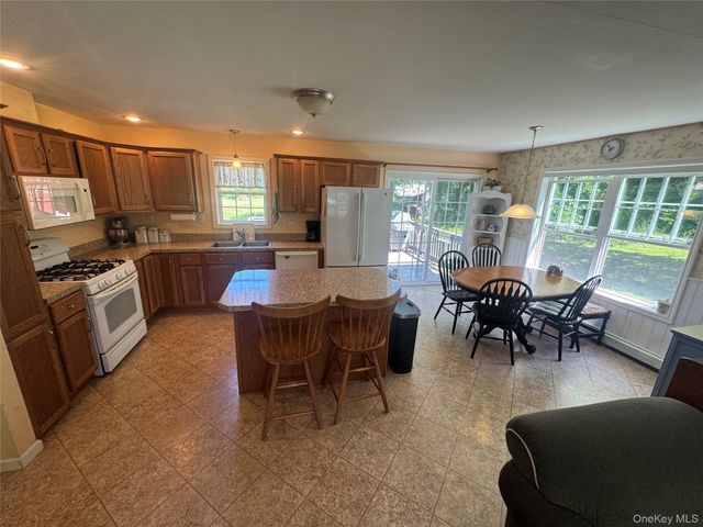 1556 Albany Post Road, Gardiner, NY 12525