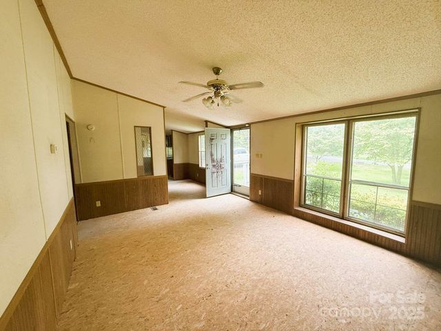 1241 26th Street SW, Hickory, NC 28602