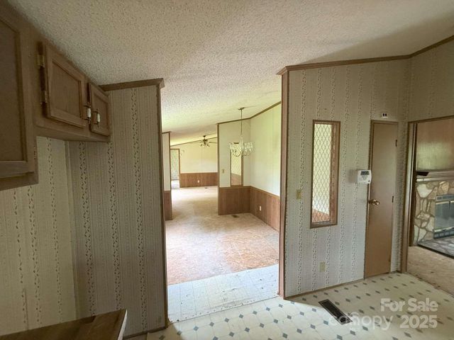 1241 26th Street SW, Hickory, NC 28602
