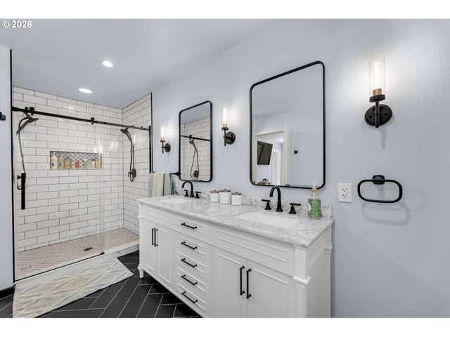 18111 Ne 241ST Pl, Brush Prairie, WA 98606