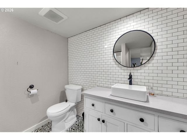 18111 Ne 241ST Pl, Brush Prairie, WA 98606