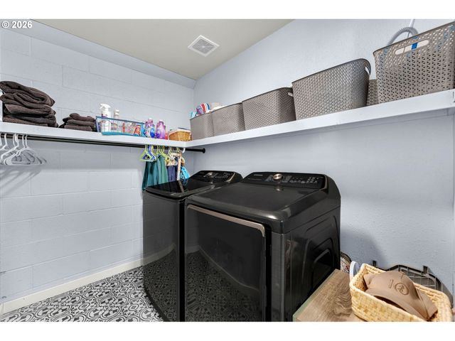 18111 Ne 241ST Pl, Brush Prairie, WA 98606
