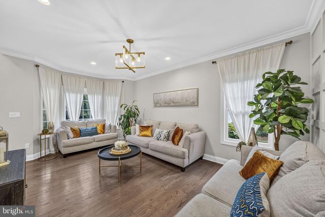 7 SARAH CT, Monmouth Junction, NJ 08852