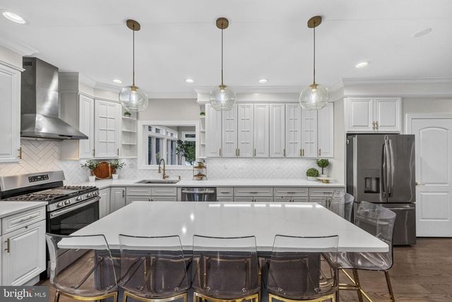 7 SARAH CT, Monmouth Junction, NJ 08852