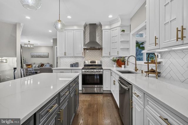 7 SARAH CT, Monmouth Junction, NJ 08852
