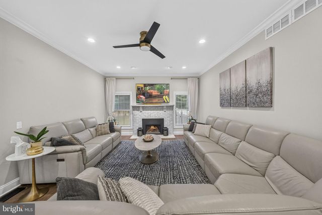 7 SARAH CT, Monmouth Junction, NJ 08852
