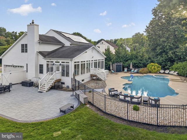 7 SARAH CT, Monmouth Junction, NJ 08852