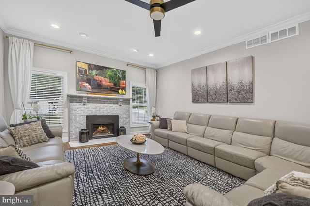 7 SARAH CT, Monmouth Junction, NJ 08852