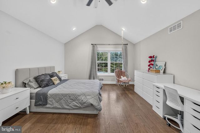 7 SARAH CT, Monmouth Junction, NJ 08852