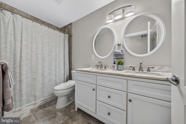 7 SARAH CT, Monmouth Junction, NJ 08852