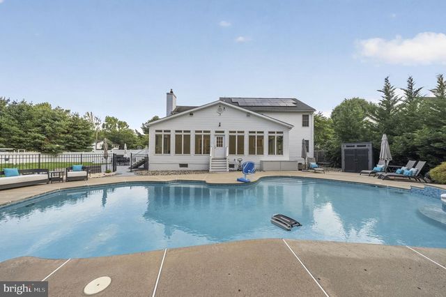 7 SARAH CT, Monmouth Junction, NJ 08852