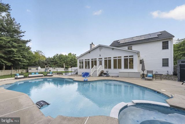 7 SARAH CT, Monmouth Junction, NJ 08852