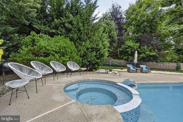 7 SARAH CT, Monmouth Junction, NJ 08852