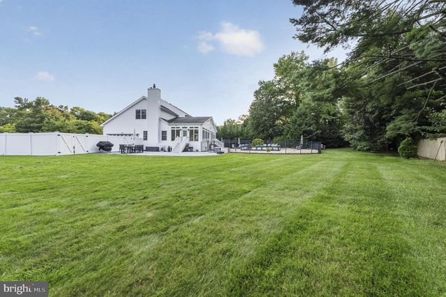 7 SARAH CT, Monmouth Junction, NJ 08852