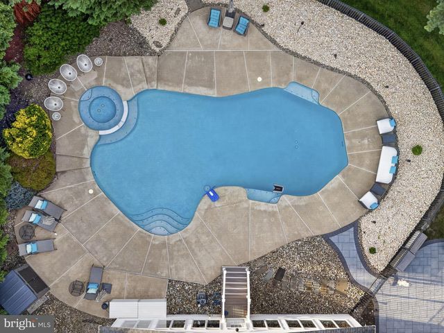 7 SARAH CT, Monmouth Junction, NJ 08852