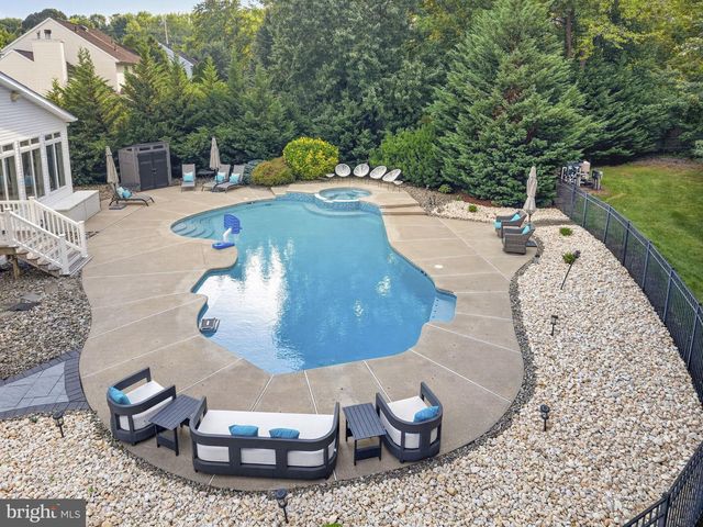 7 SARAH CT, Monmouth Junction, NJ 08852