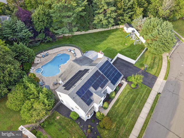 7 SARAH CT, Monmouth Junction, NJ 08852