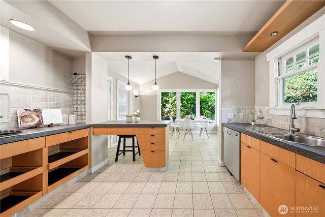 1731 Lake Washington Boulevard S, Seattle, WA 98144
