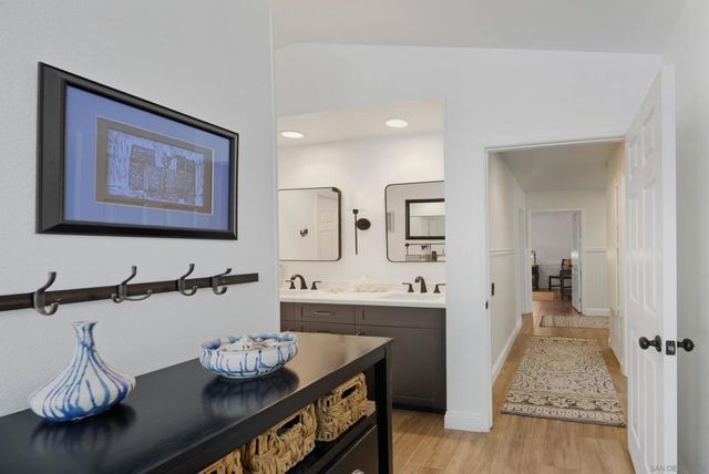 2121 Emberwood Way, Escondido, CA 92029