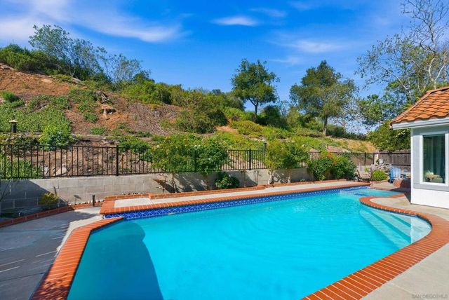 2121 Emberwood Way, Escondido, CA 92029